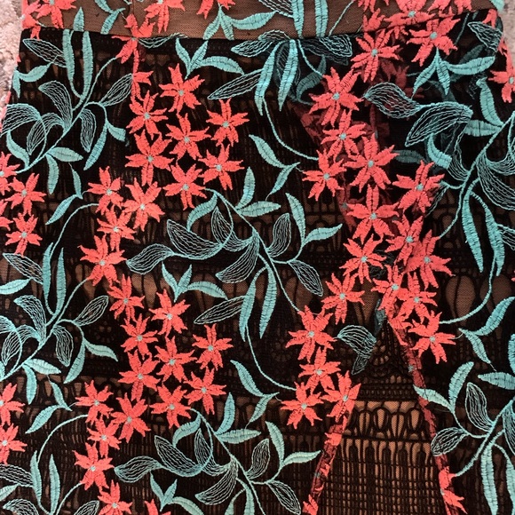 ELLIATT Creation Midi Dress in Embroidered Floral womens dress - size S - Picture 6 of 6